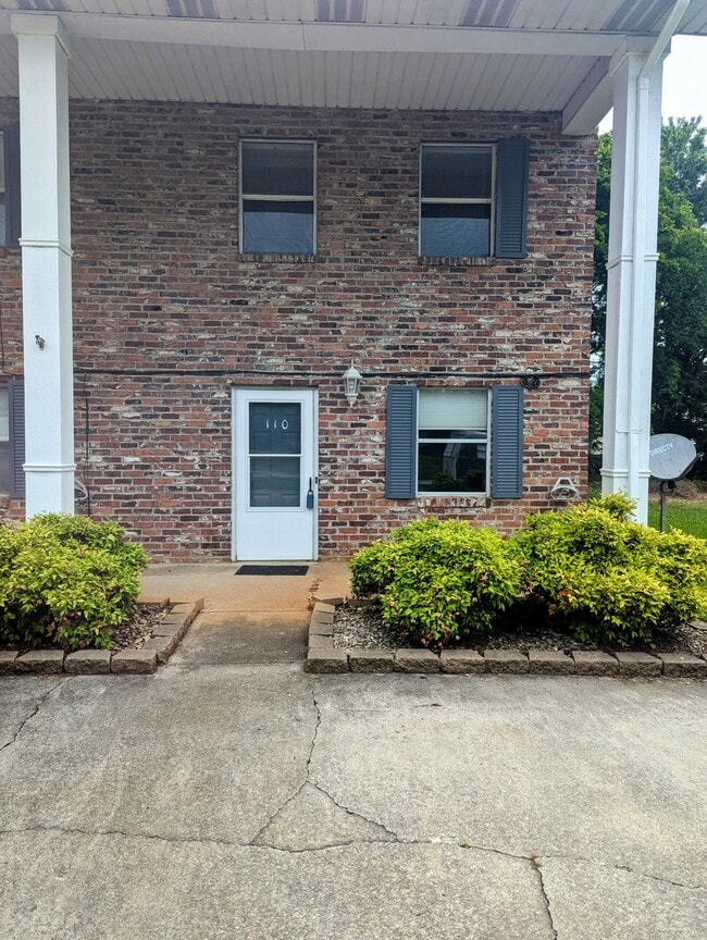 Primary Photo - 110 Stone Tree Dr