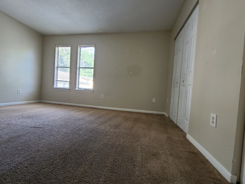 Building Photo - 441 Hickory Hill Dr