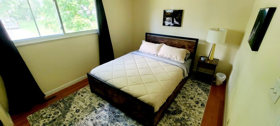 Building Photo - 496 Lawnview Dr