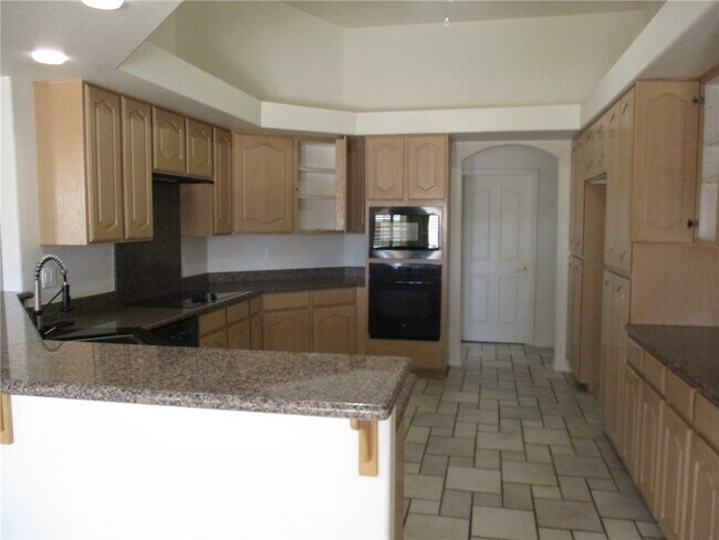Building Photo - 2902 Desert Vista Dr