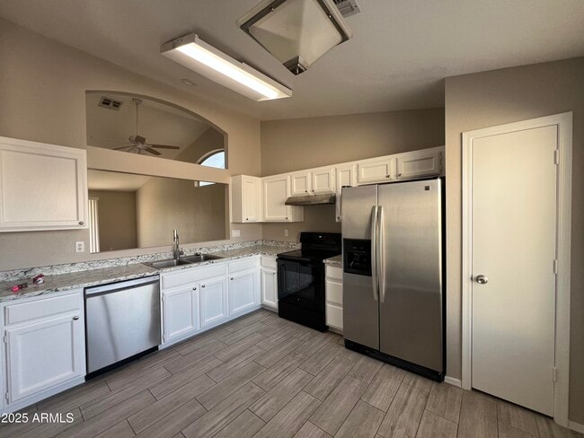 Building Photo - 8631 N 112th Ave