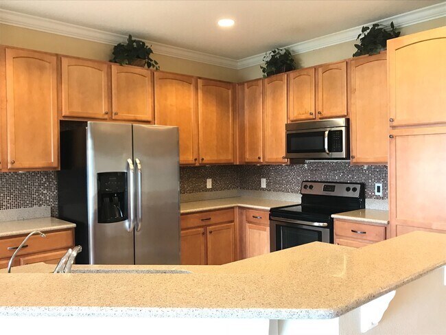 Building Photo - AMAZING HOME WITH LAKEFRONT VIEW!