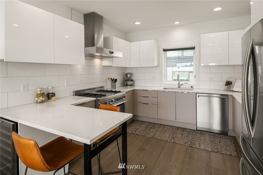 Plentiful cabinets - 2210 12th Ave W