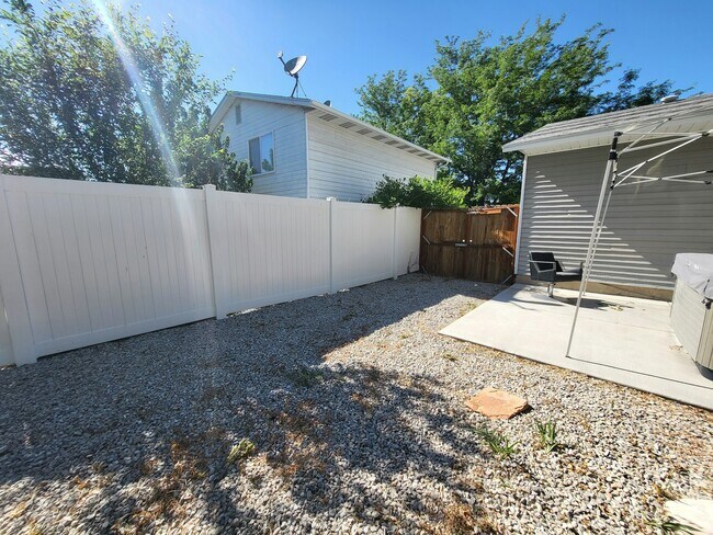 Building Photo - 1409 W 8660 S