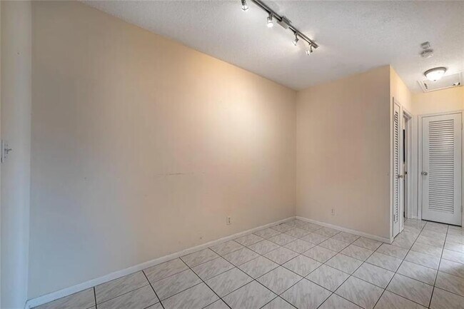 Building Photo - 2424 NE 9th St