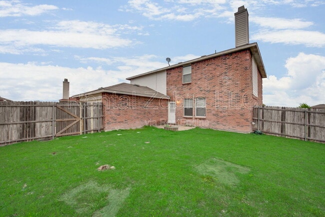 Building Photo - 2909 Goldenrod Dr