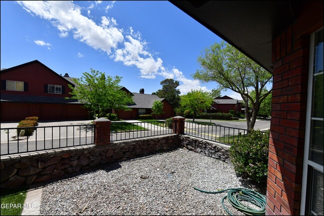 Building Photo - 31 Stratford Hall Cir