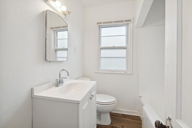 Building Photo - West Side - 3 Bedroom Bungalow