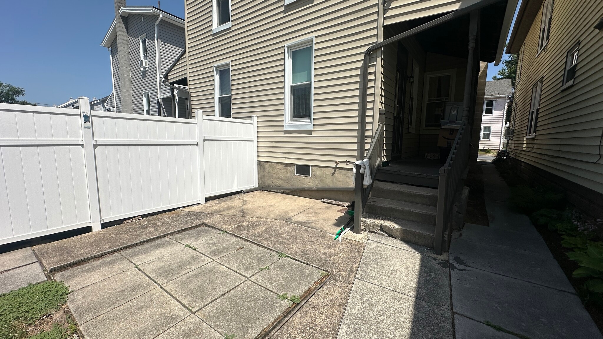 Building Photo - 204 W Carpenter Ave