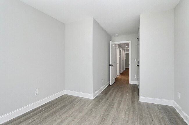 Building Photo - 2732 Catalina Ave
