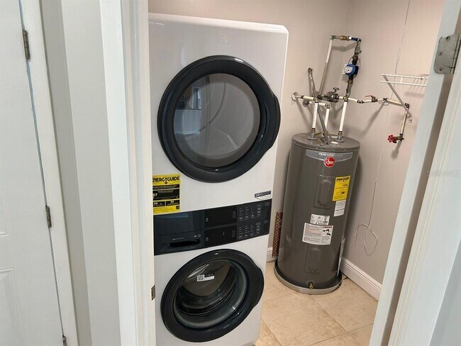 Building Photo - 727 Sugar Bay Way