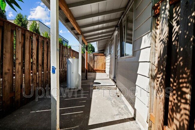 Building Photo - 467 N Adair St