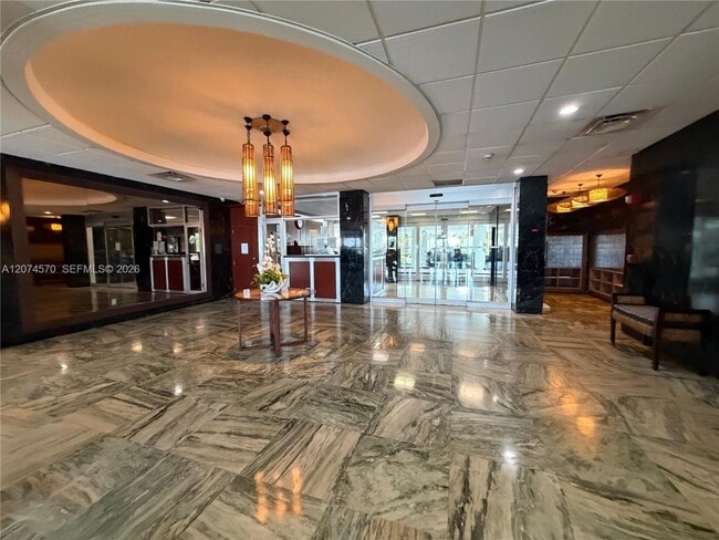 Building Photo - 500 Bayview Dr