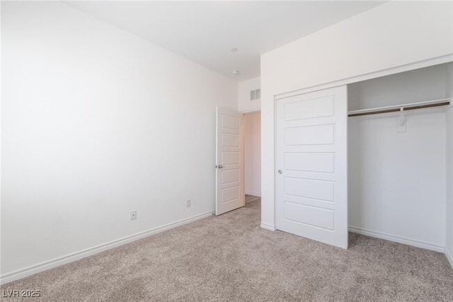 Building Photo - 20 Barbara Ln