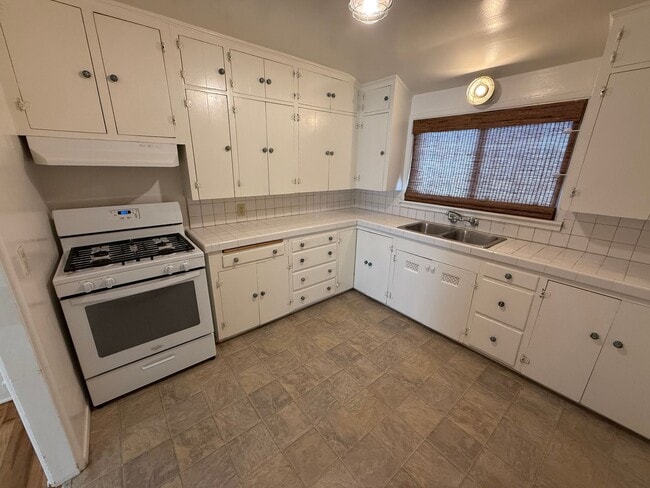 Building Photo - Beautiful 3 bed/1 bath unit in San Clemente