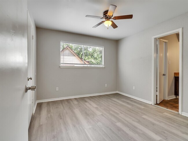Building Photo - 612 Orangewood Dr