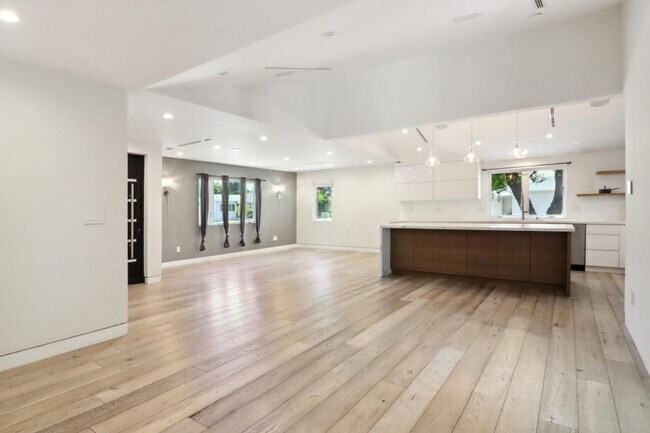 Primary Photo - 19041 Calvert St