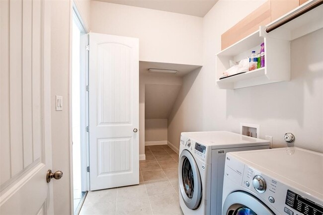 Building Photo - 2633 Steece Wy