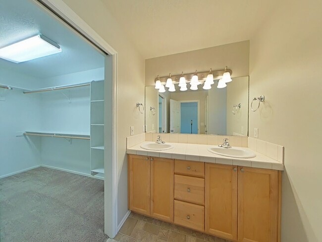 Building Photo - 4 Bedroom House ~ Willamette Landing ~ Cor...