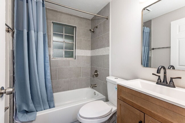 Building Photo - 722 Castro Ln