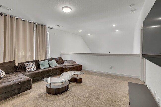 Building Photo - 4011 Logan Dr