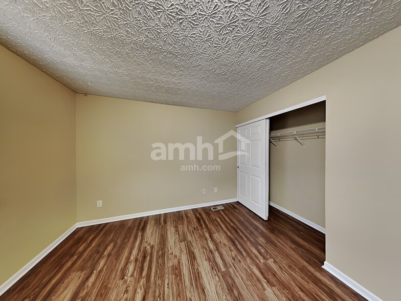 Building Photo - 4460 Landmark Rd