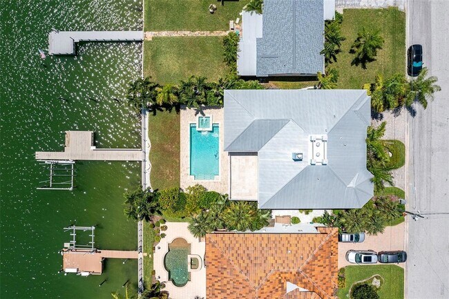 Building Photo - 821 Bay Point Dr