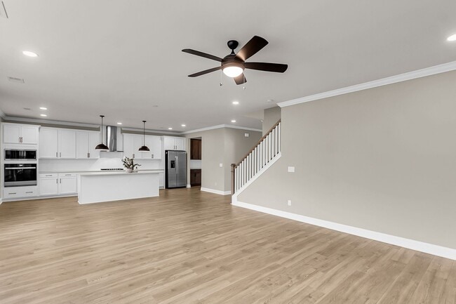 Building Photo - 687 Black Pine Rd