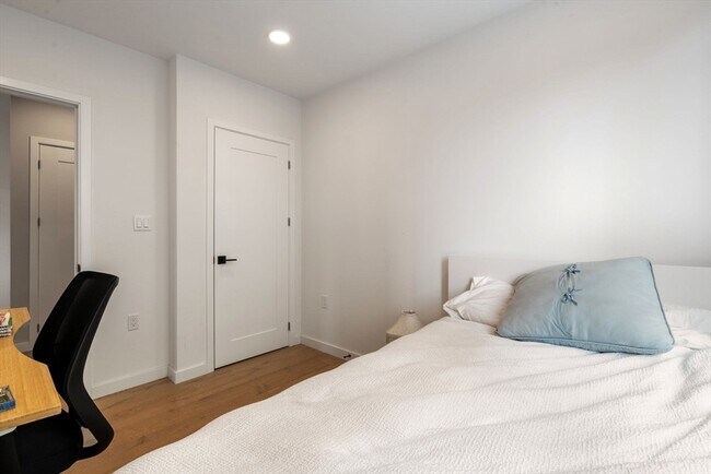 Building Photo - 457 W Broadway