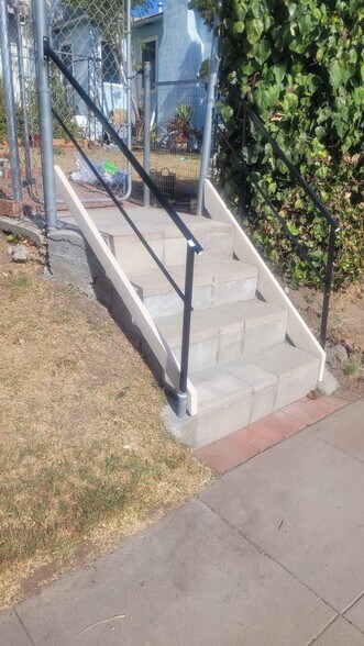 Building Photo - 7842 Barton Dr