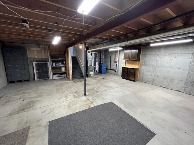 Building Photo - 12822 Monroe St