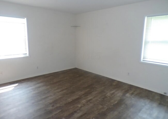 Building Photo - 995 Hillridge Rd