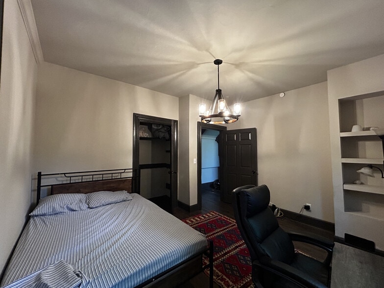 your room - 2203 Kemper Ln