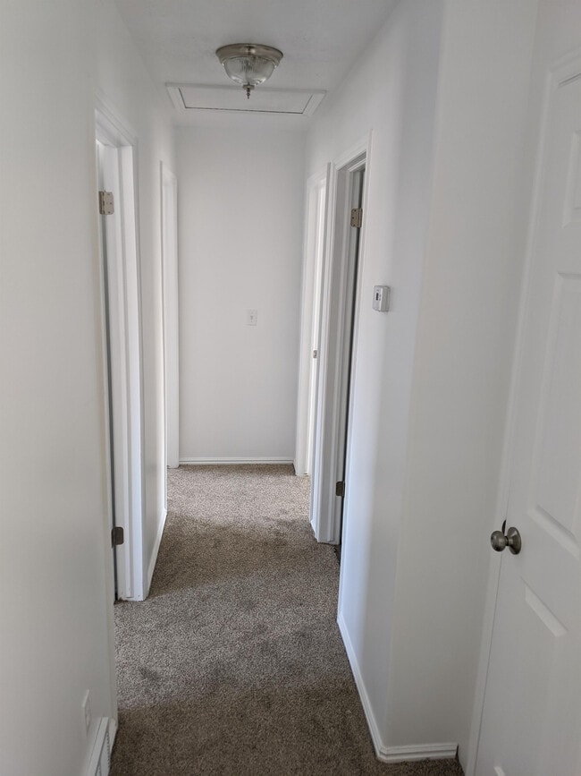Building Photo - 435 N Kersh Dr W
