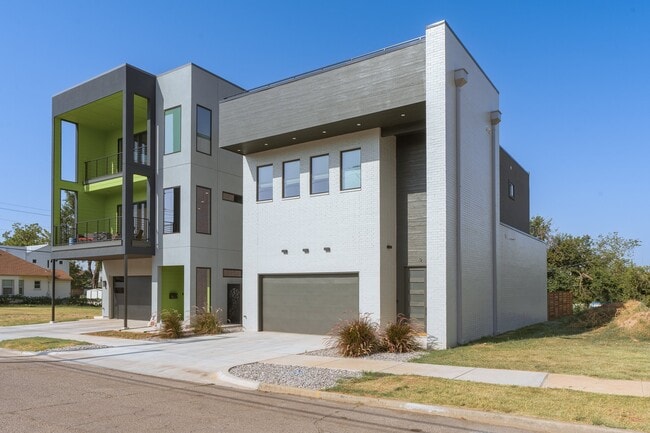 Building Photo - 923 N Francis Ave