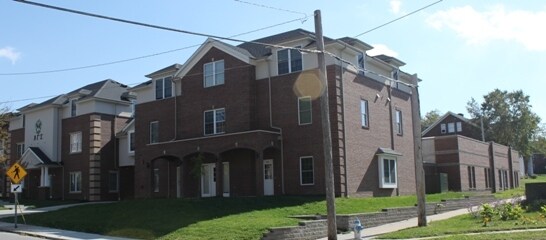 Primary Photo - 500 Rollins St