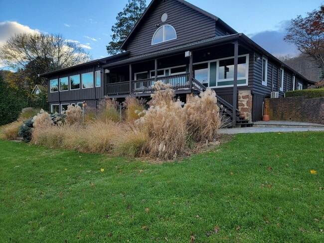 Building Photo - 4 Candlewood Knolls Rd