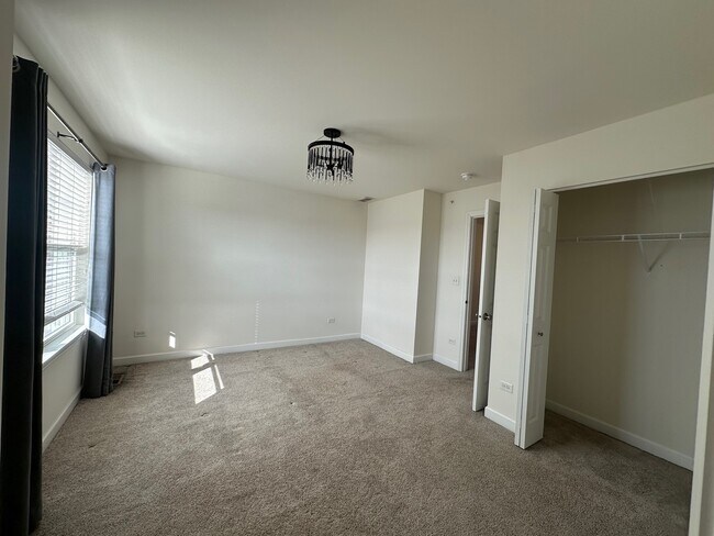 Building Photo - 1423 N Charles Ave