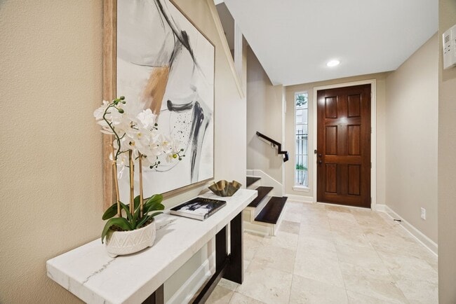 Building Photo - 5407 Lillian St