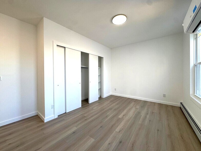 Building Photo - 198 28th St