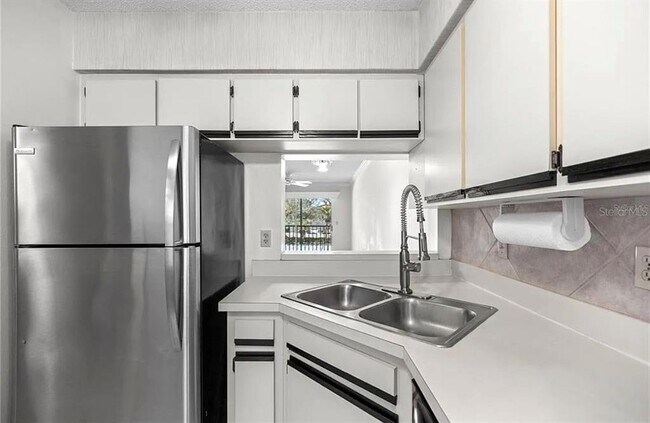 Building Photo - 7294 Cloister Dr