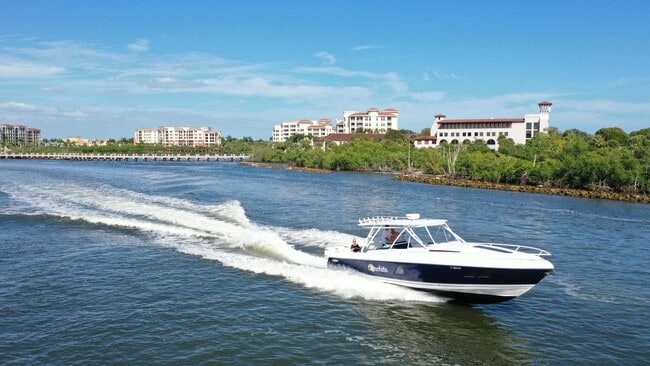 Building Photo - 9 W Riverside Dr