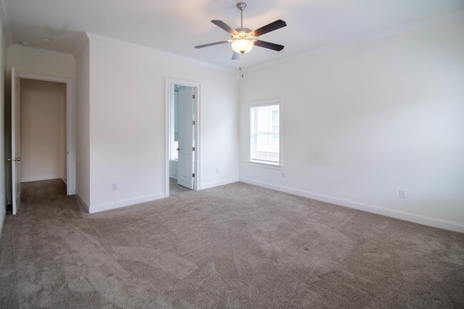 Building Photo - 83 Ivy Lp