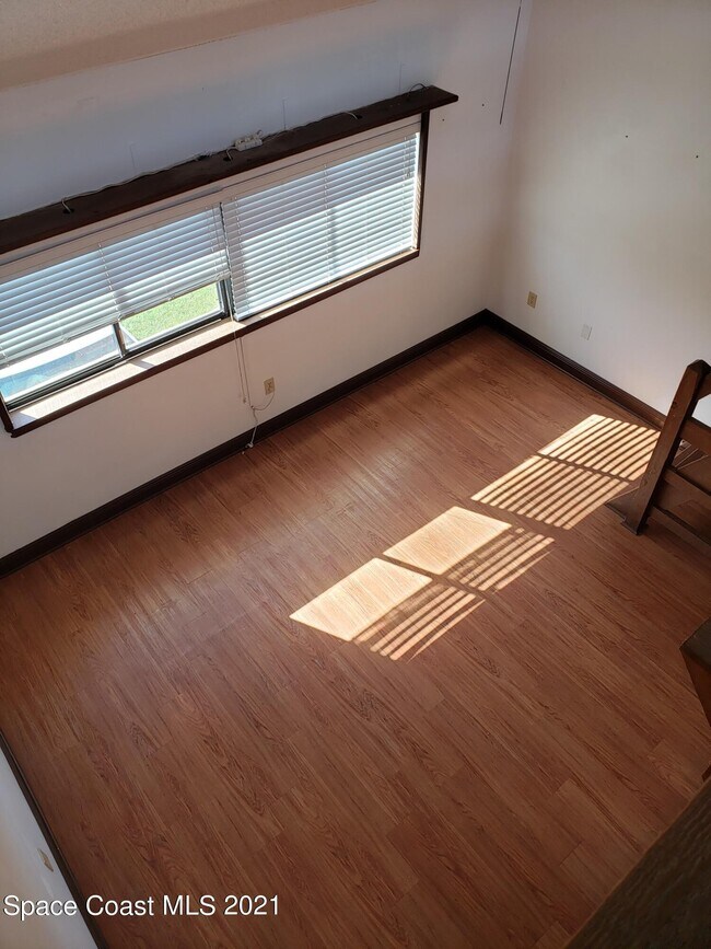Building Photo - 206 Pierce Ave