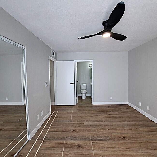 Building Photo - NEWLY RENOVATED & MODENIZED 2ND FLOOR CONDO IN SPRING VALLEY