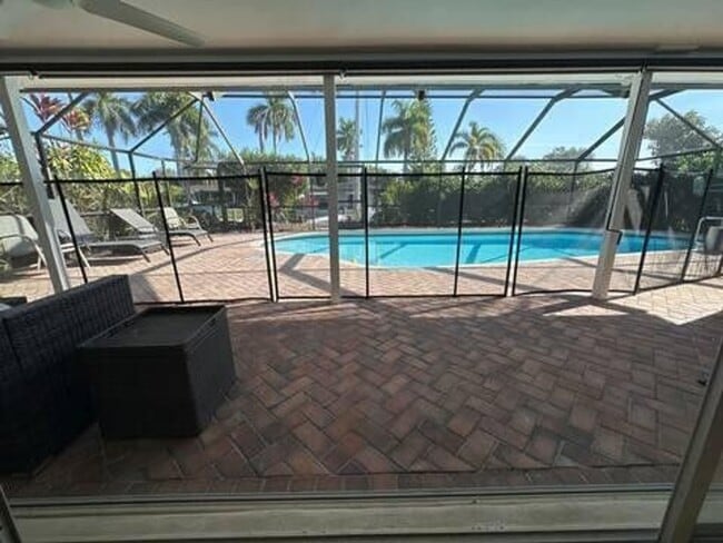 Building Photo - 2524 Gulfstream Ln