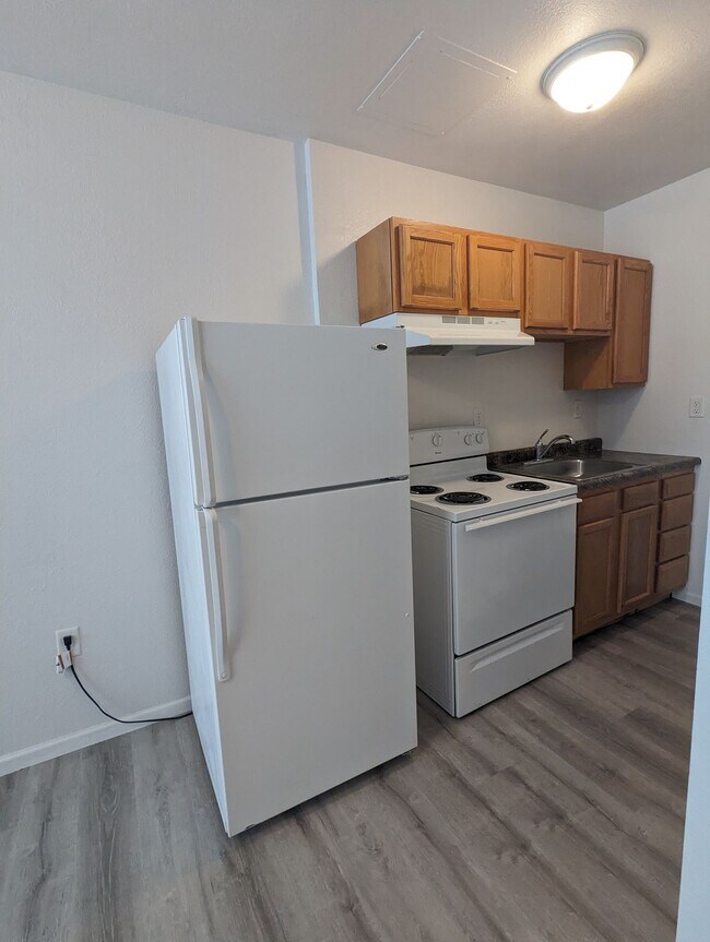 Building Photo - Modern Studio in Heart of Downtown - All Utilities and Internet Included!