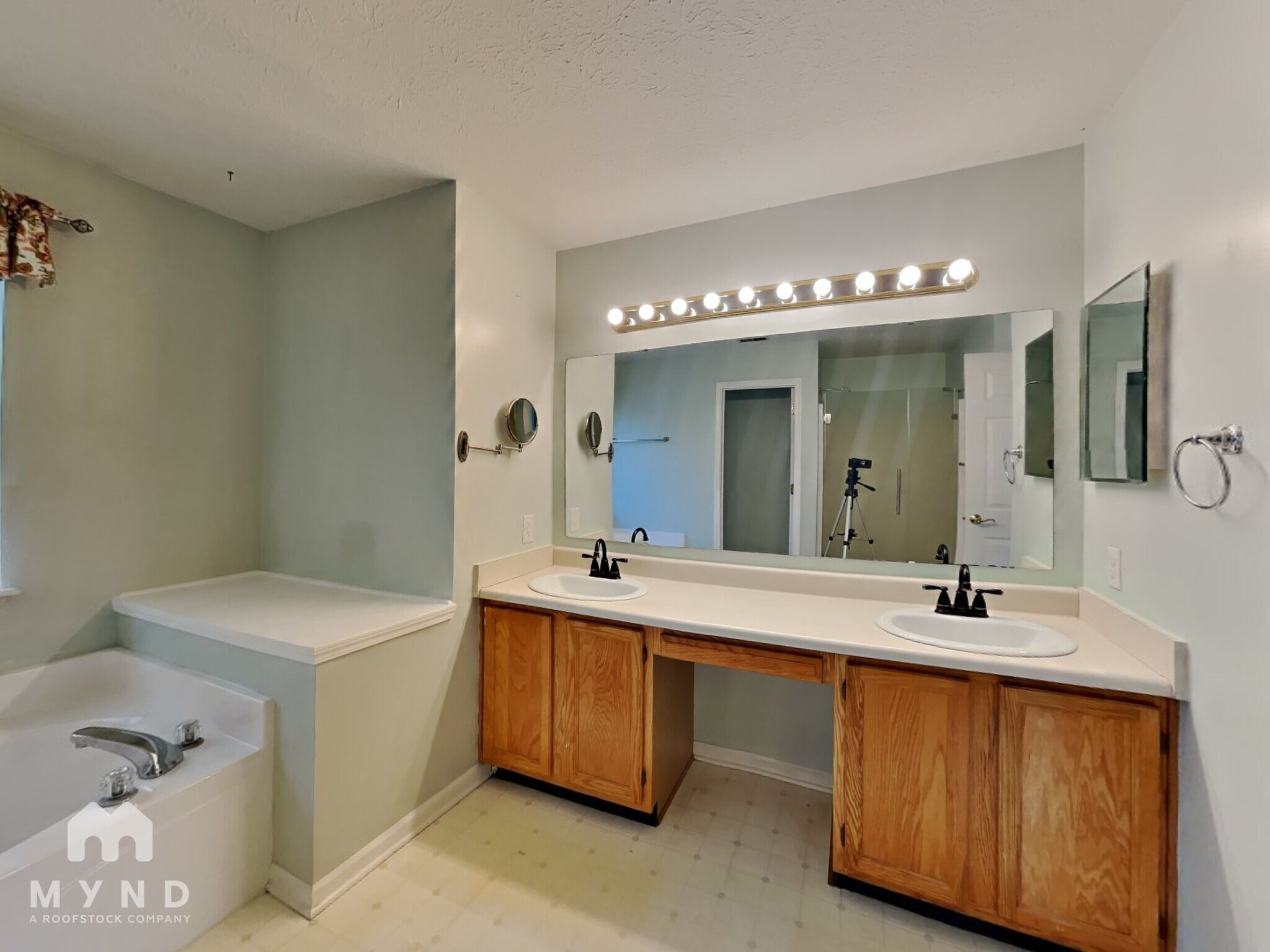 Building Photo - 10301 Springridge Cir