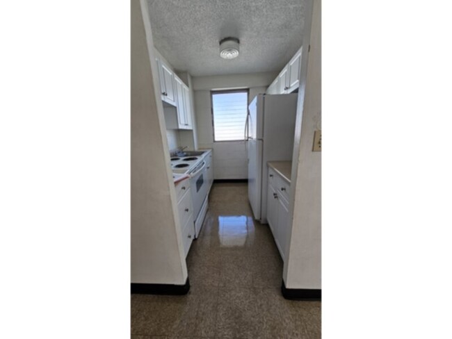 Building Photo - 1 bedroom, 1 bath, 1 parking near UH