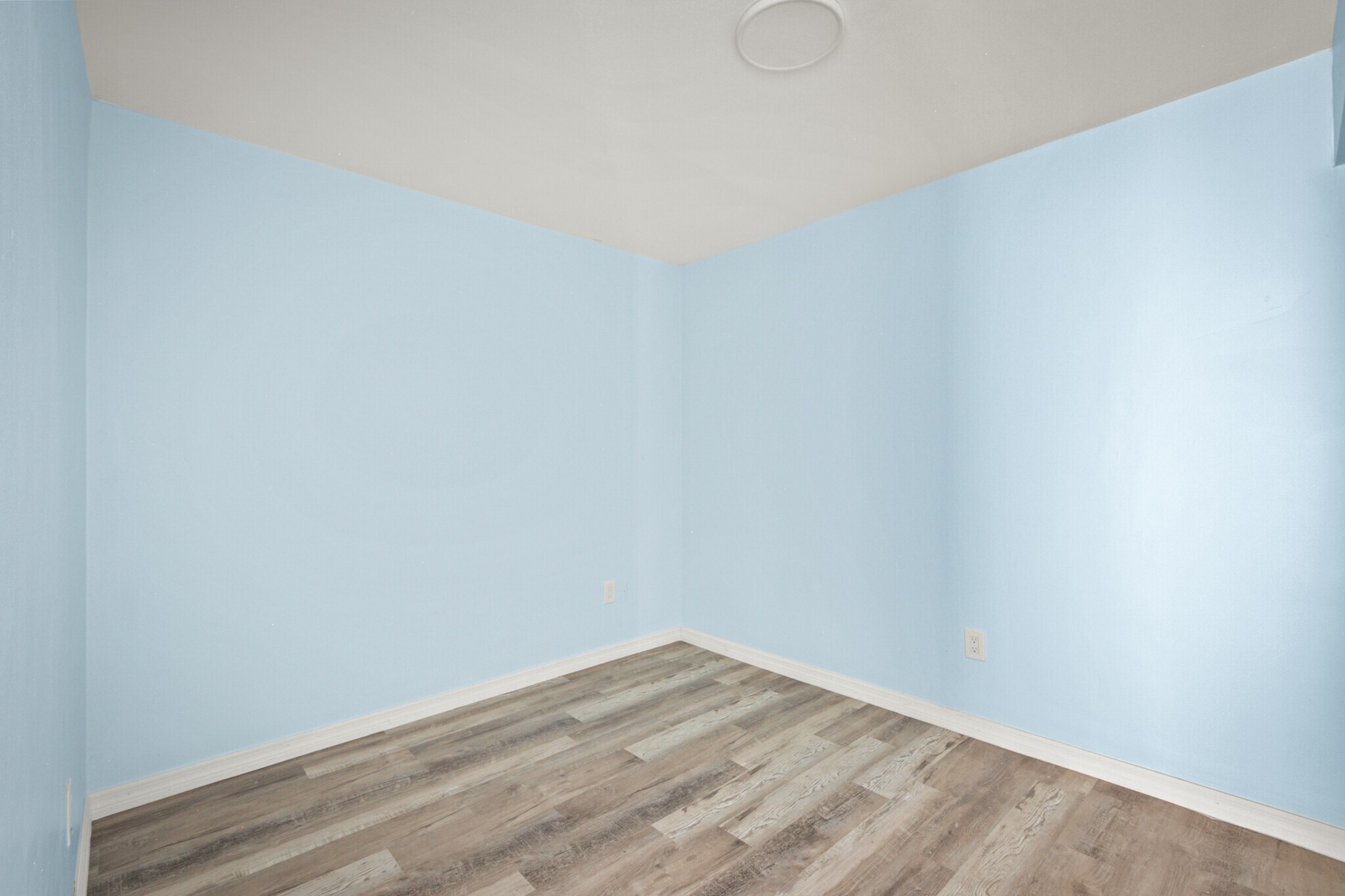 Building Photo - 260 Vernis Ave